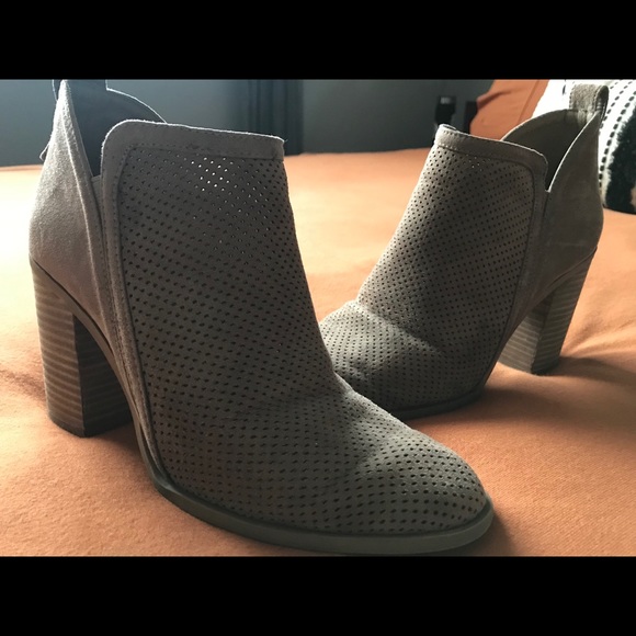 Heeled booties - Picture 1 of 3